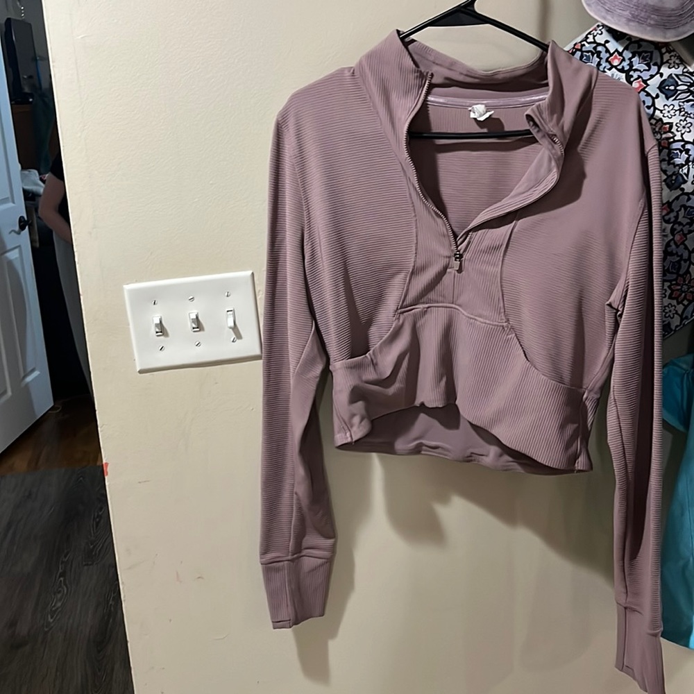 2 for $8 sale**90 degree cropped active top
